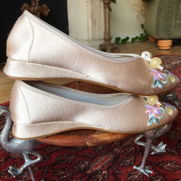 FU TAI XIN Champagne Pastels Floral Silken Embroidered Slip-Ons Chinese 240 US 7 - Picture 9 of 16